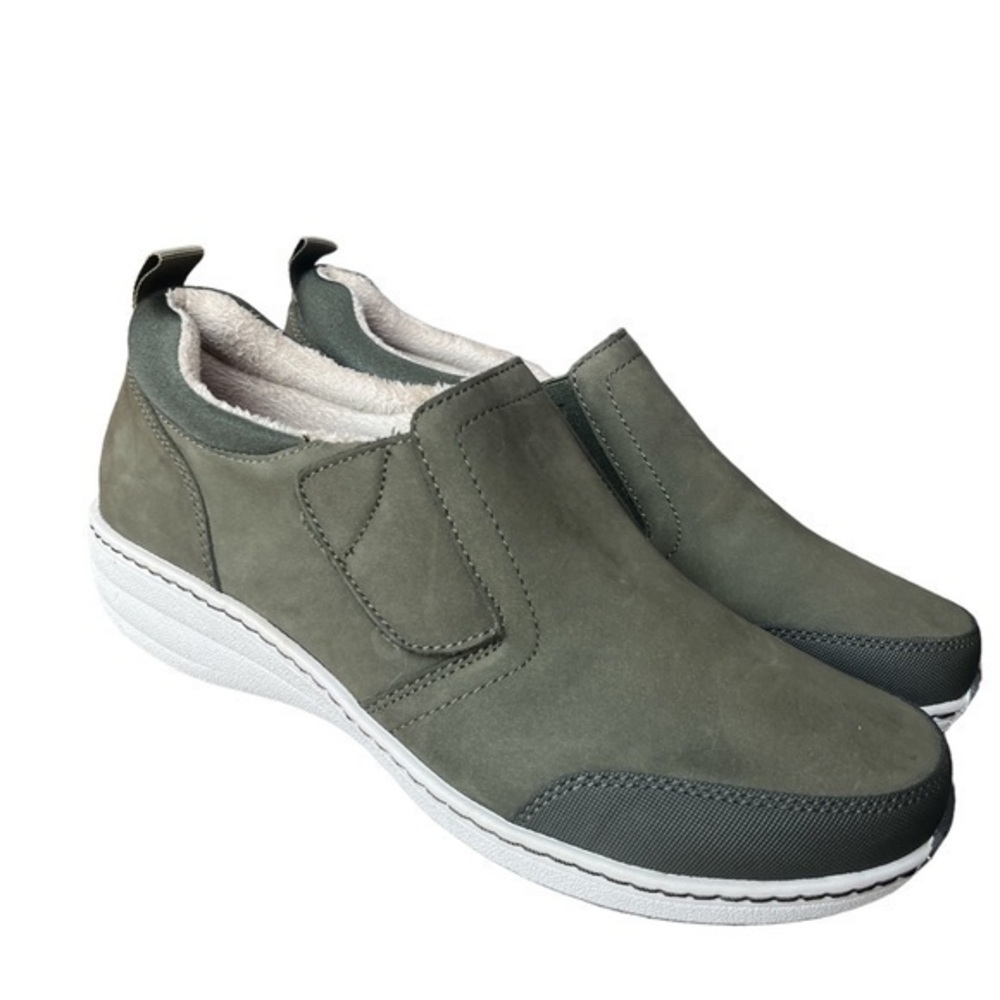 Aetrex Tyra Leather Water Resistant Army Green Comfort Sneakers. Size 10